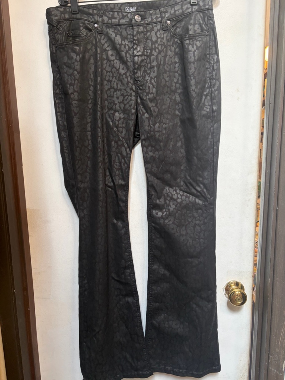 NWOT! Fabulous Mac leopard black flare leg jeans!